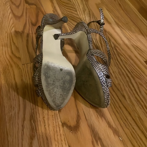 Strappy Tahari heels - Picture 4 of 5